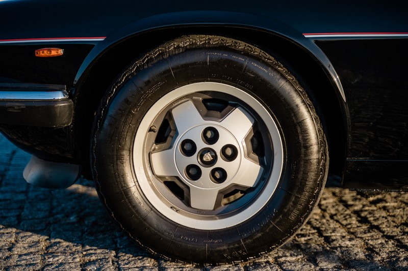1988 Jaguar XJ-SC V12 295HP